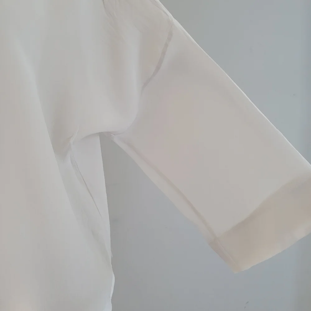 Everlane The Clean Silk V Neck ¾ Sleeve Blouse 6 - Picture 9 of 11